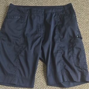 Stylish Women's Black Golf Cargo Shorts